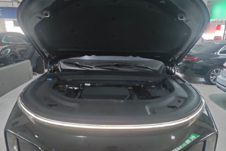 Used Li Auto L8 2023 Pro Model Engine Bay