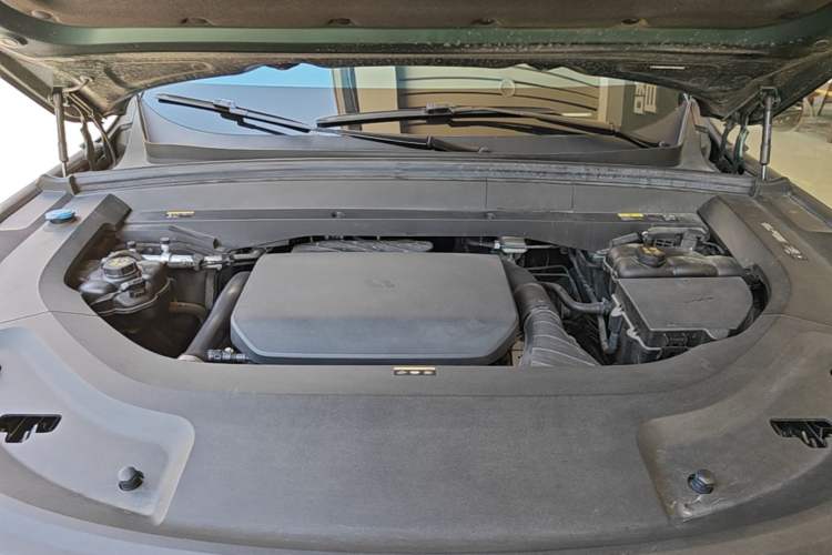Used Li Auto L8 2023 Pro Model Engine Bay