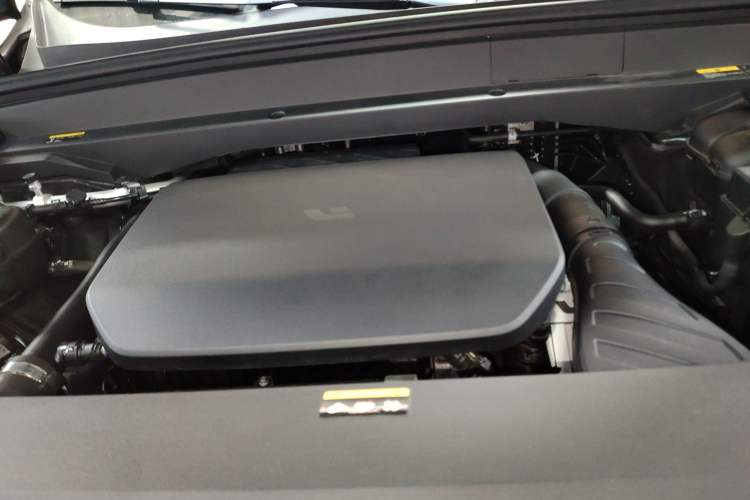 Used Li Auto L8 2023 Air model Engine Bay