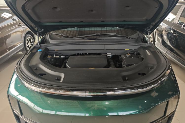 Used Li Auto L8 2023 Pro Model Engine Bay