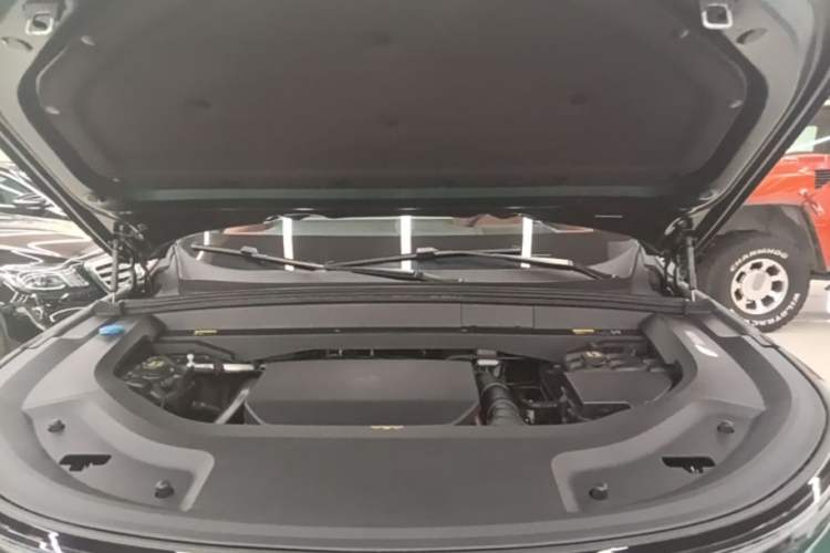 Used Li Auto L8 2023 Pro Model Engine Bay
