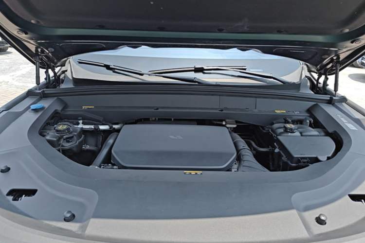Used Li Auto L8 2023 Pro Model Engine Bay