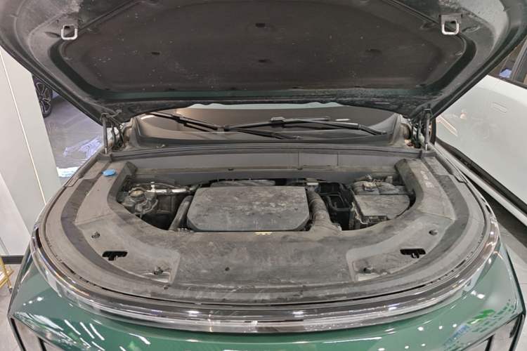 Used Li Auto L8 2023 Pro Model Engine Bay