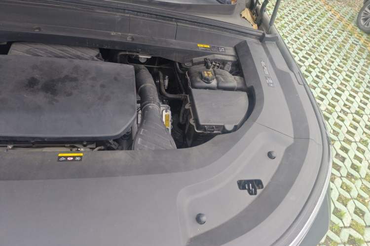 Used Li Auto L8 2023 Pro Model Engine Bay Left