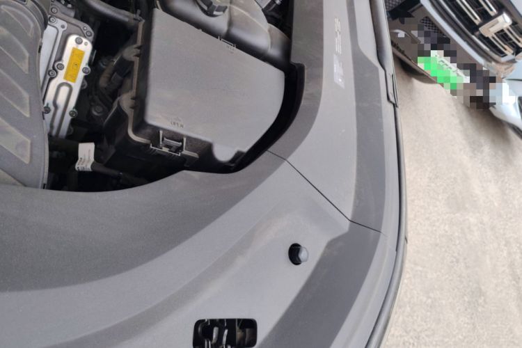 Used Li Auto L8 2023 Pro Model Engine Bay Left
