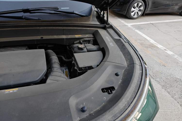 Used Li Auto L8 2023 Max model Engine Bay Left