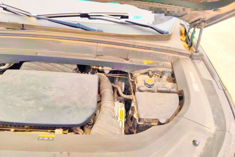 Used Li Auto L8 2023 Pro Model Engine Bay Left