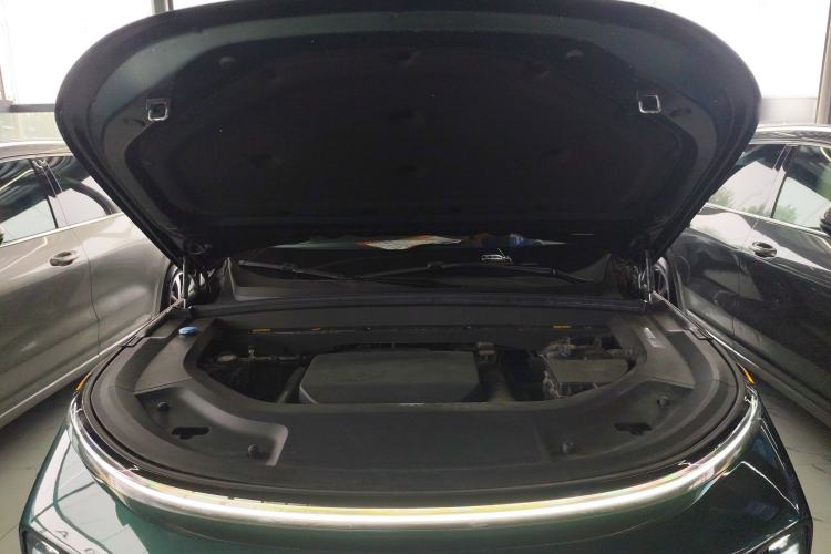 Used Li Auto L8 2023 Pro Model Engine Bay