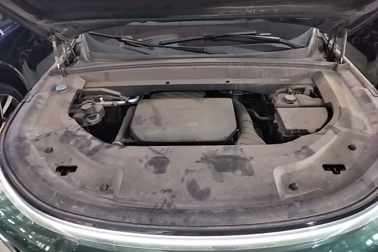Used Li Auto L8 2023 Pro Model Engine Bay