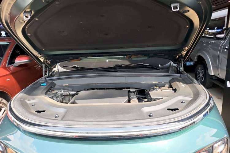 Used Li Auto L8 2023 Pro Model Engine Bay