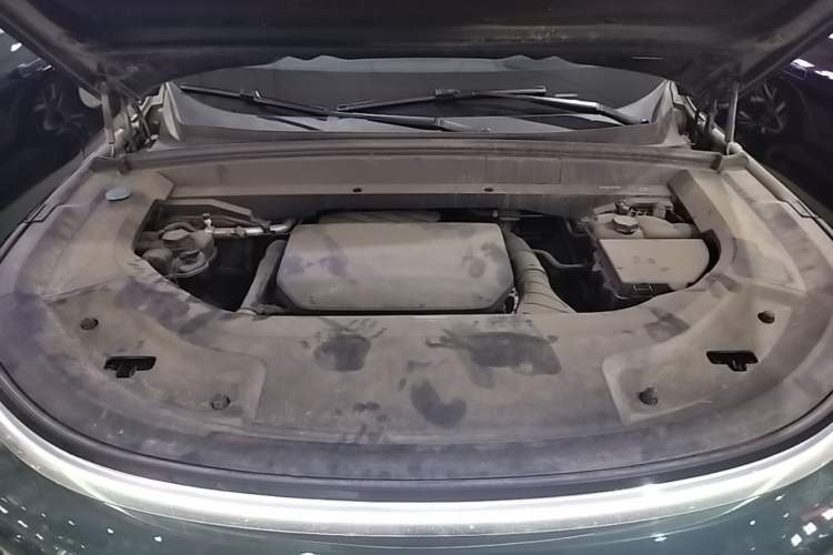 Used Li Auto L8 2023 Pro Model Engine Bay