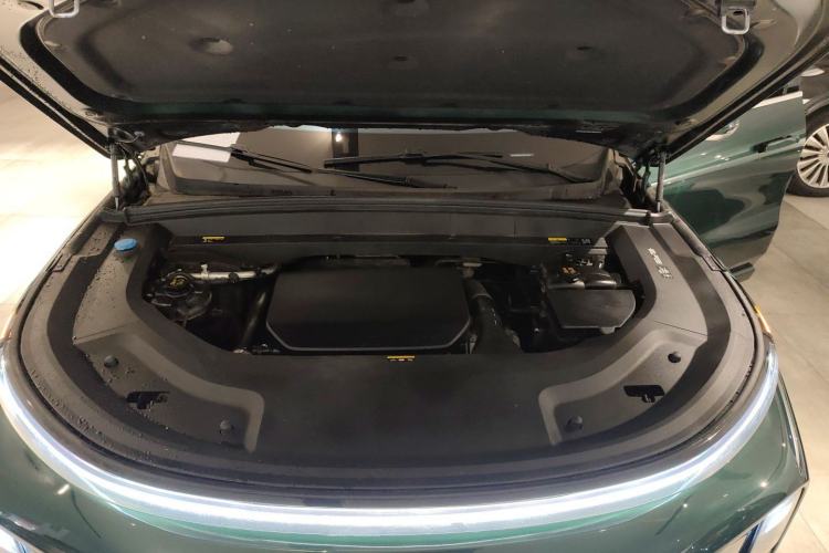 Used Li Auto L8 2023 Pro Model Engine Bay