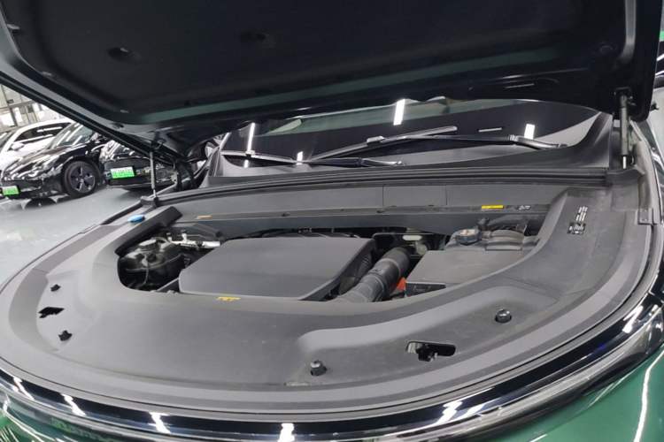 Used Li Auto L8 2023 Pro Model Engine Bay