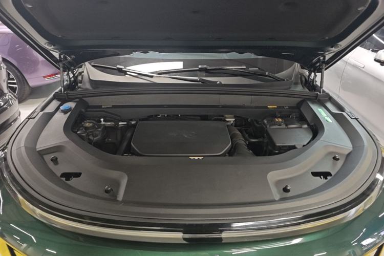 Used Li Auto L8 2023 Pro Model Engine Bay