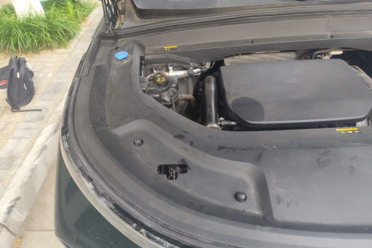 Used Li Auto L8 2023 Pro Model Engine Bay Right