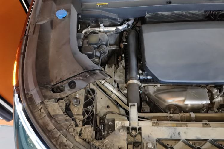 Used Li Auto L8 2023 Pro Model Engine Bay Right