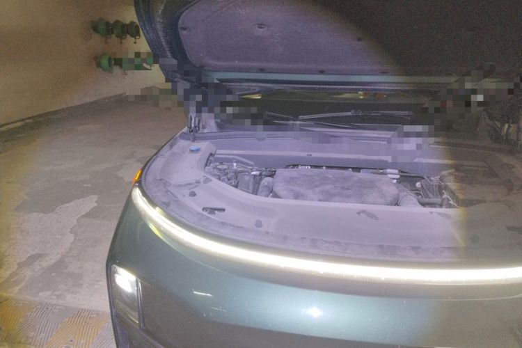 Used Li Auto L8 2023 Pro Model Engine Bay Right