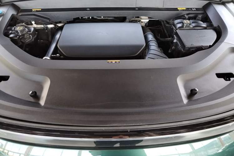 Used Li Auto L8 2023 Pro Model Engine Bay