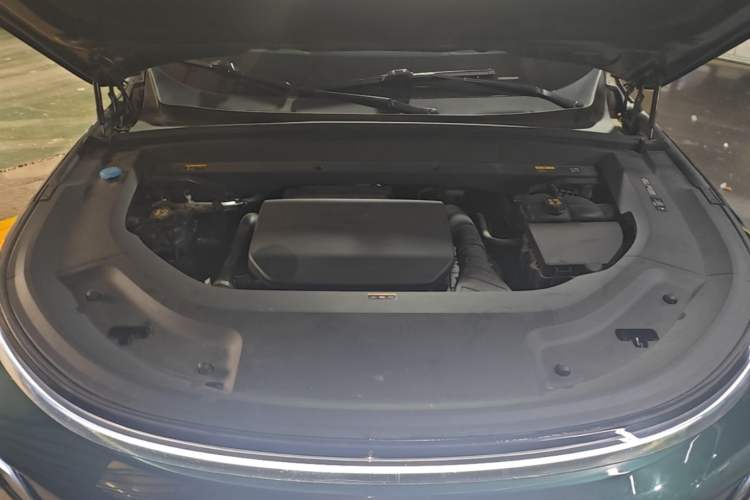 Used Li Auto L8 2023 Pro Model Engine Bay