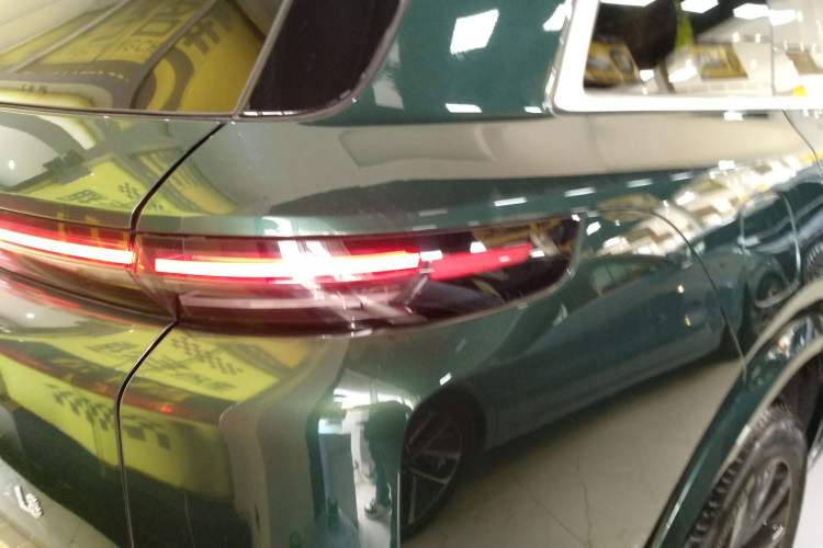 Used Li Auto L8 2023 Pro Model Exterior 3