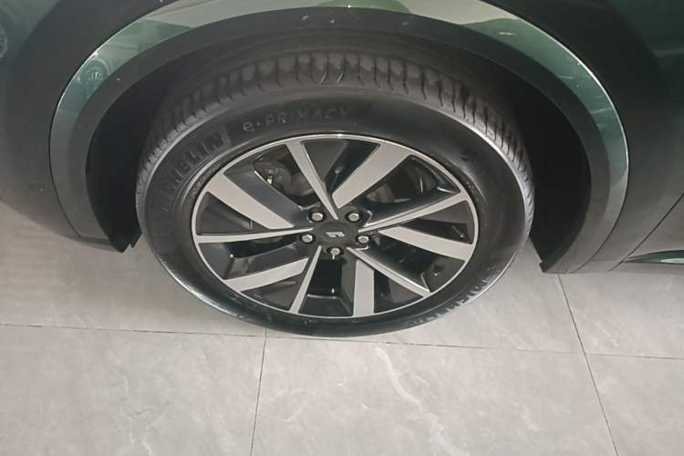 Used Li Auto L8 2023 Pro Model Exterior 4