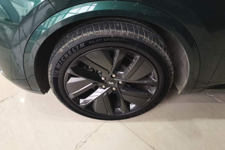 Used Li Auto L8 2023 Max model Exterior 4
