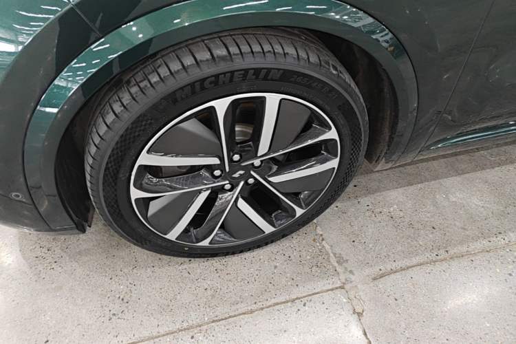 Used Li Auto L8 2023 Pro Model Exterior 4