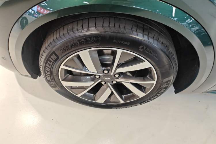 Used Li Auto L8 2023 Max model Exterior 4