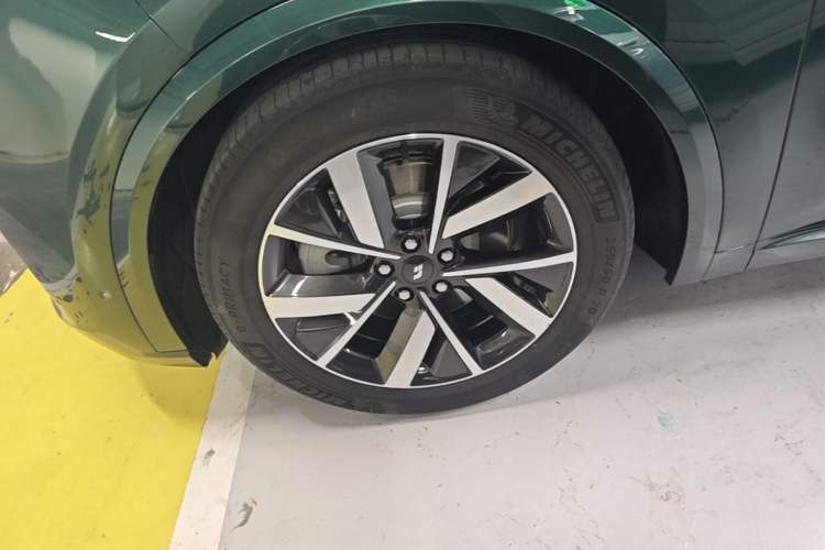 Used Li Auto L8 2023 Pro Model Exterior 4
