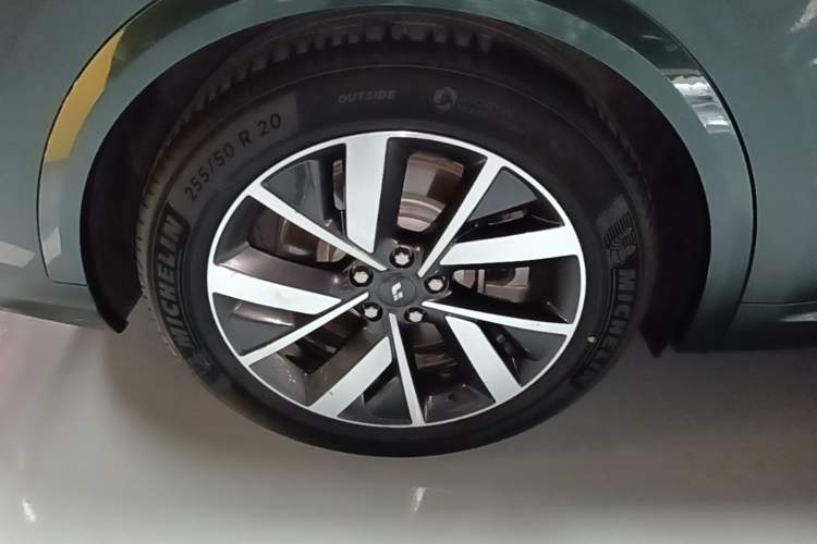Used Li Auto L8 2023 Pro Model Exterior 5