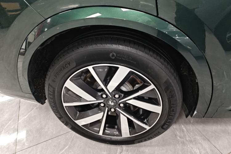 Used Li Auto L8 2023 Pro Model Exterior 5