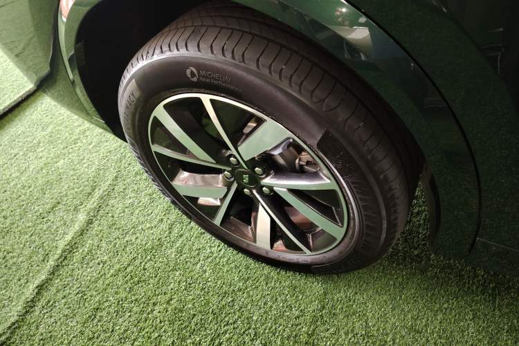 Used Li Auto L8 2023 Air model Exterior 8