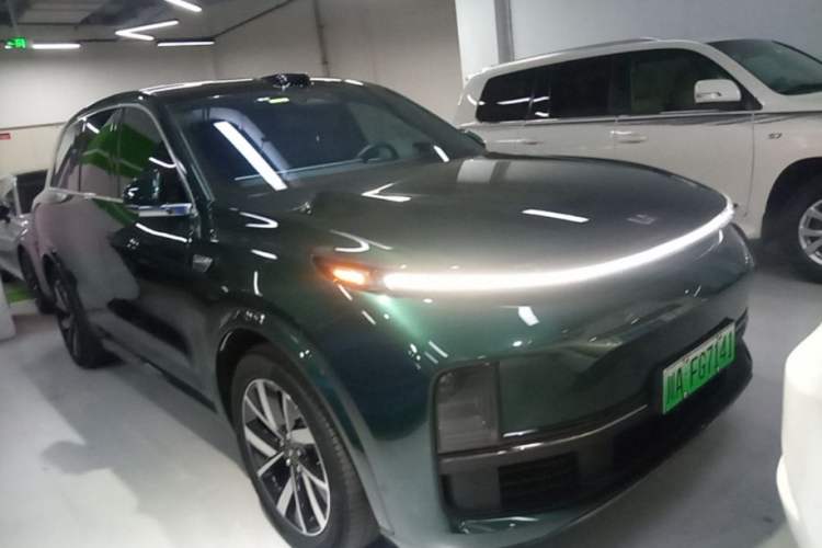 Used Li Auto L8 2023 Max model Front Right 45 Deg