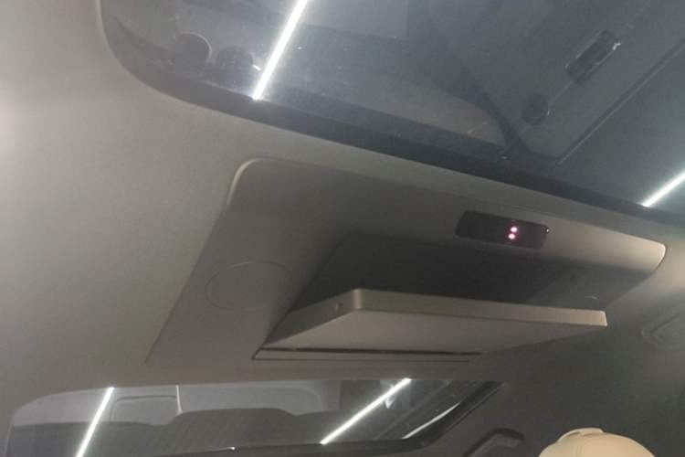 Used Li Auto L8 2023 Max model Headliner