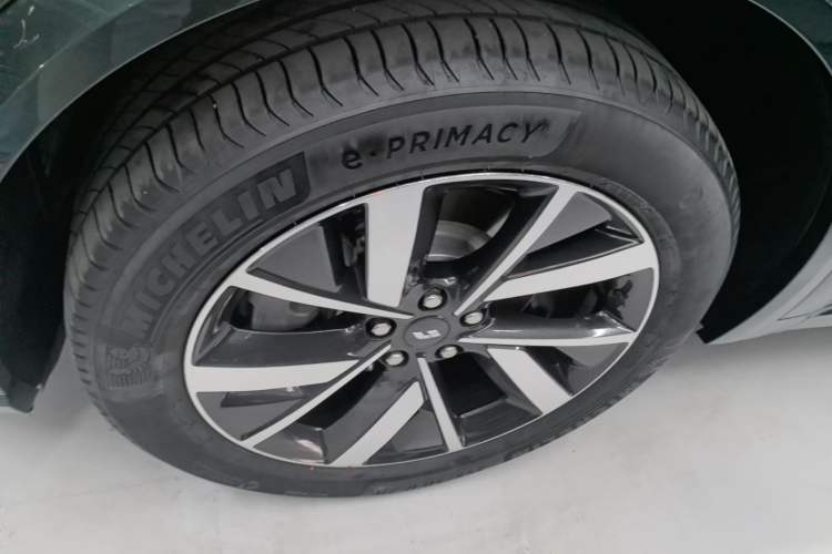 Used Li Auto L8 2023 Pro Model Left Front Wheel Hub