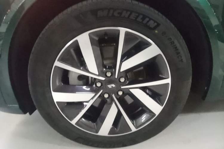 Used Li Auto L8 2023 Max model Left Front Wheel Hub