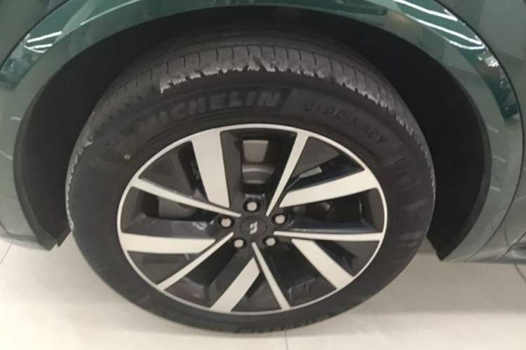 Used Li Auto L8 2023 Pro Model Left Front Wheel Hub