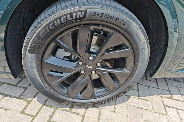Used Li Auto L8 2023 Pro Model Left Front Wheel Hub