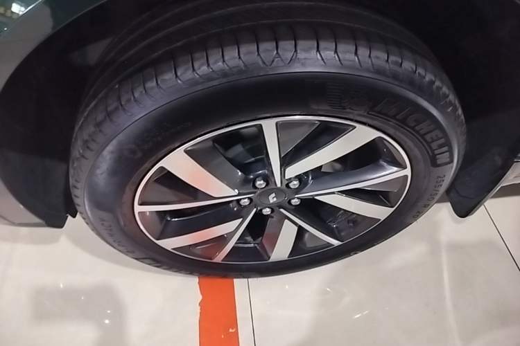 Used Li Auto L8 2023 Pro Model Left Front Wheel Hub