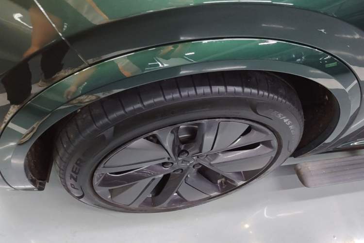 Used Li Auto L8 2023 Pro Model Left Front Wheel Hub