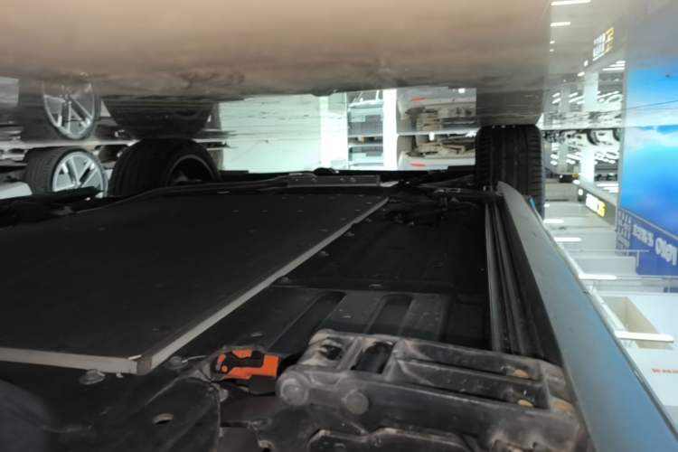 Used Li Auto L8 2023 Max model Left Side Sill
