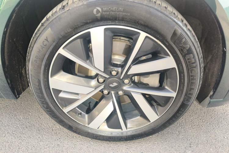 Used Li Auto L8 2023 Pro Model Right Front Wheel Hub