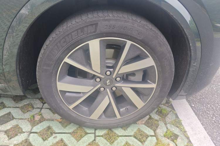 Used Li Auto L8 2023 Pro Model Right Front Wheel Hub