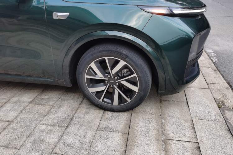 Used Li Auto L8 2023 Pro Model Right Front Wheel Hub