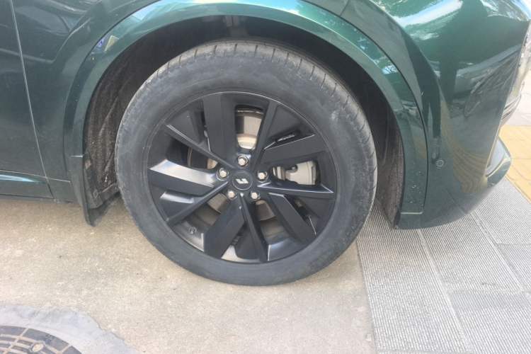 Used Li Auto L8 2023 Air model Right Front Wheel Hub