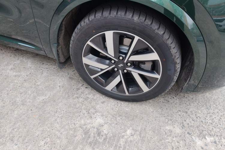 Used Li Auto L8 2023 Pro Model Right Front Wheel Hub