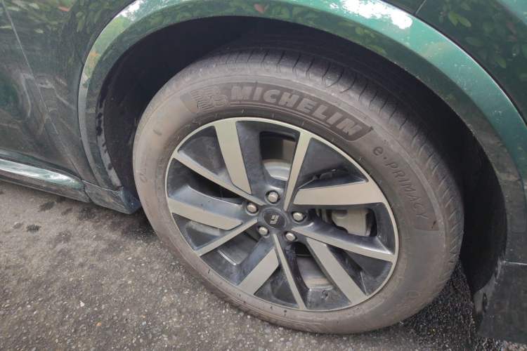 Used Li Auto L8 2023 Pro Model Right Front Wheel Hub