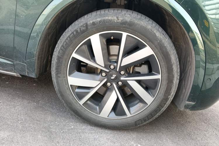Used Li Auto L8 2023 Pro Model Right Front Wheel Hub