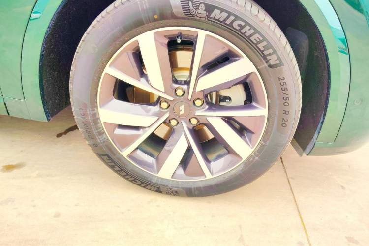 Used Li Auto L8 2023 Pro Model Right Front Wheel Hub