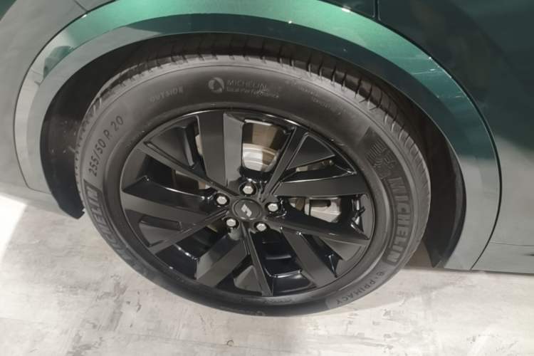 Used Li Auto L8 2023 Max model Right Rear Wheel Hub